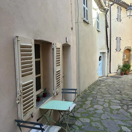 Holiday home Maison Des Sarrasins