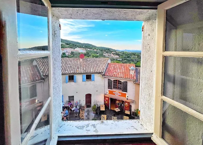 Maison Des Sarrasins بيت للعطل